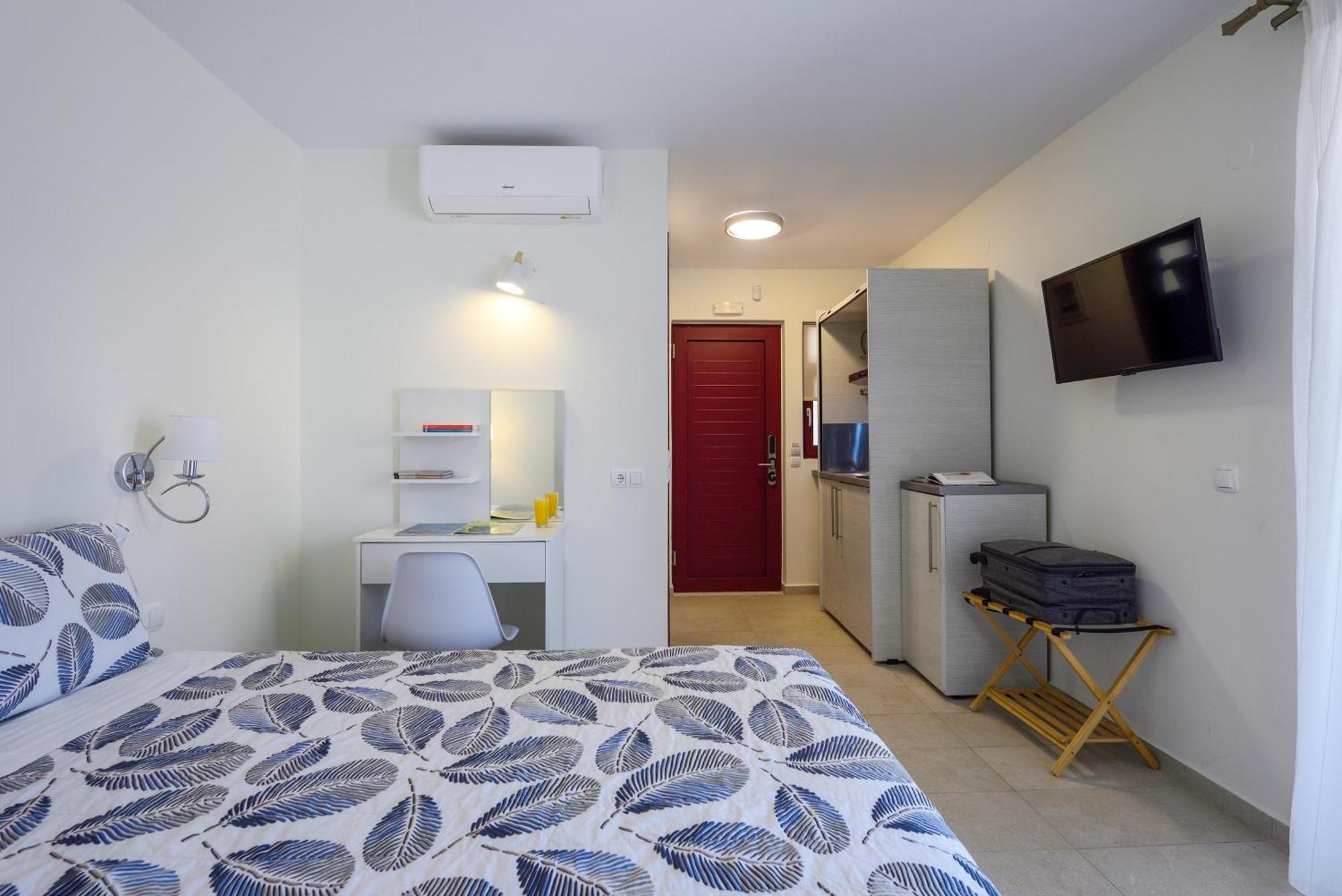 Elpiniki Luxury Rooms Nea Poteidaia Eksteriør billede