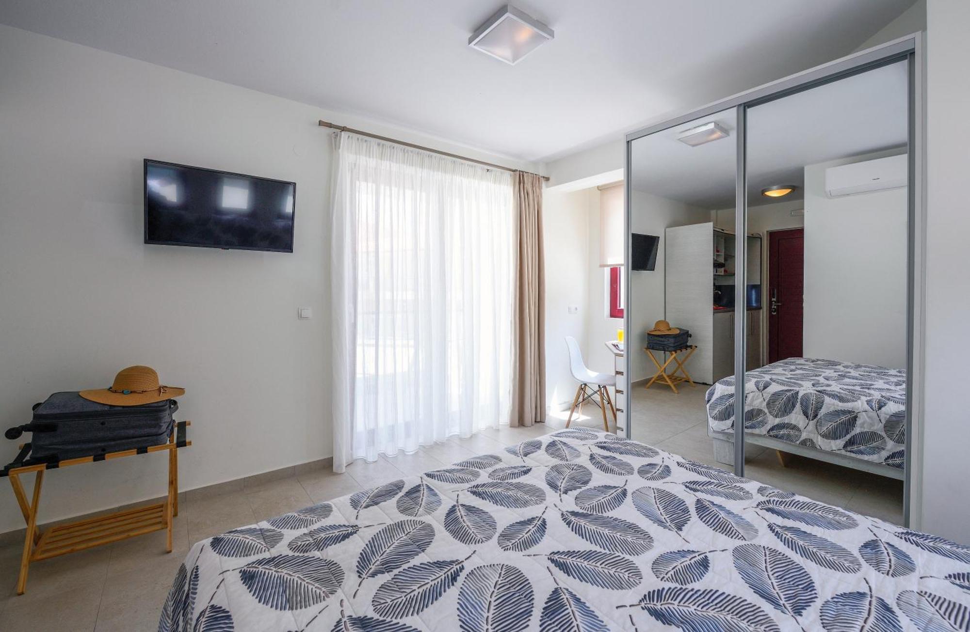Elpiniki Luxury Rooms Nea Poteidaia Eksteriør billede